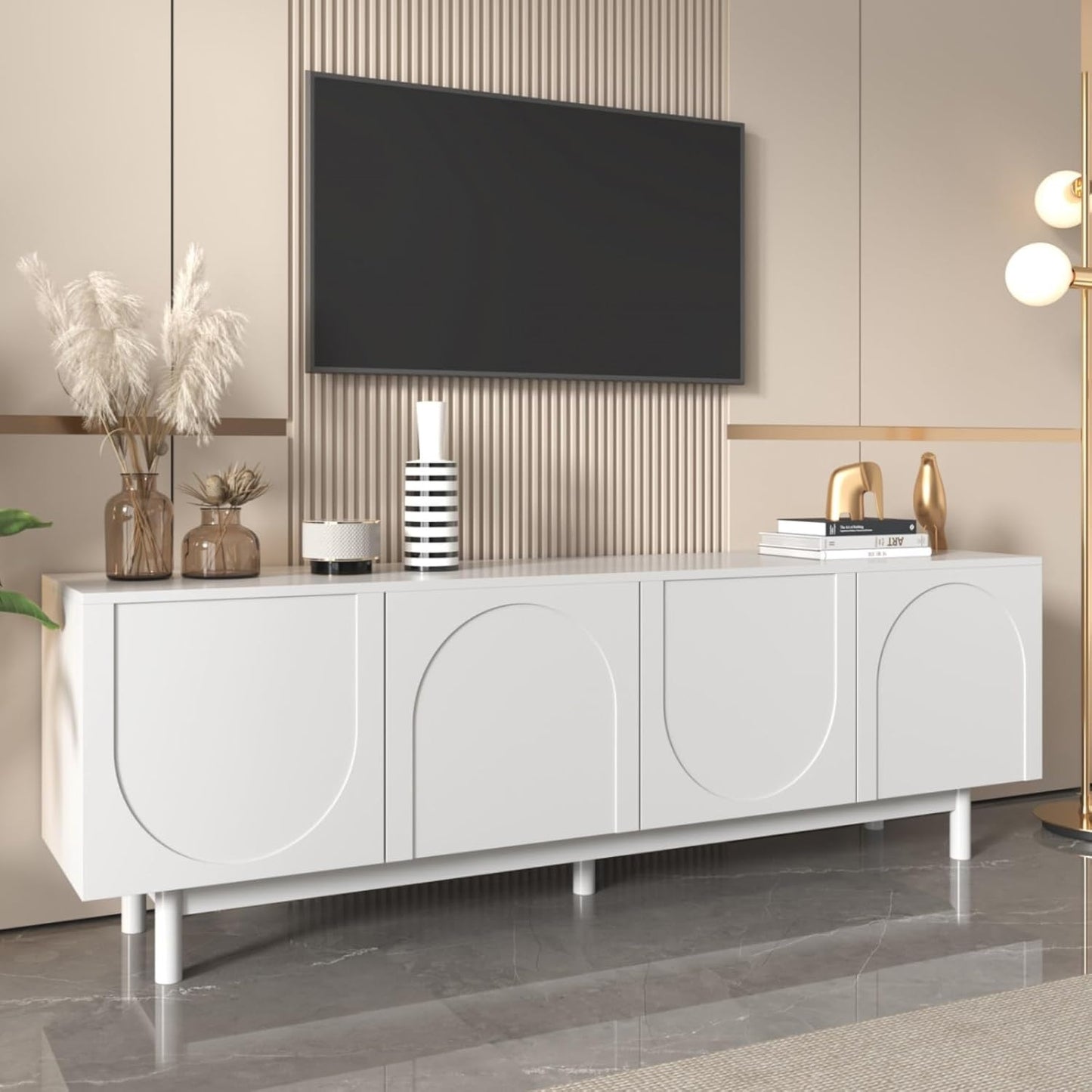 Support television blanc equipe de quatre portes et cloisons reglables