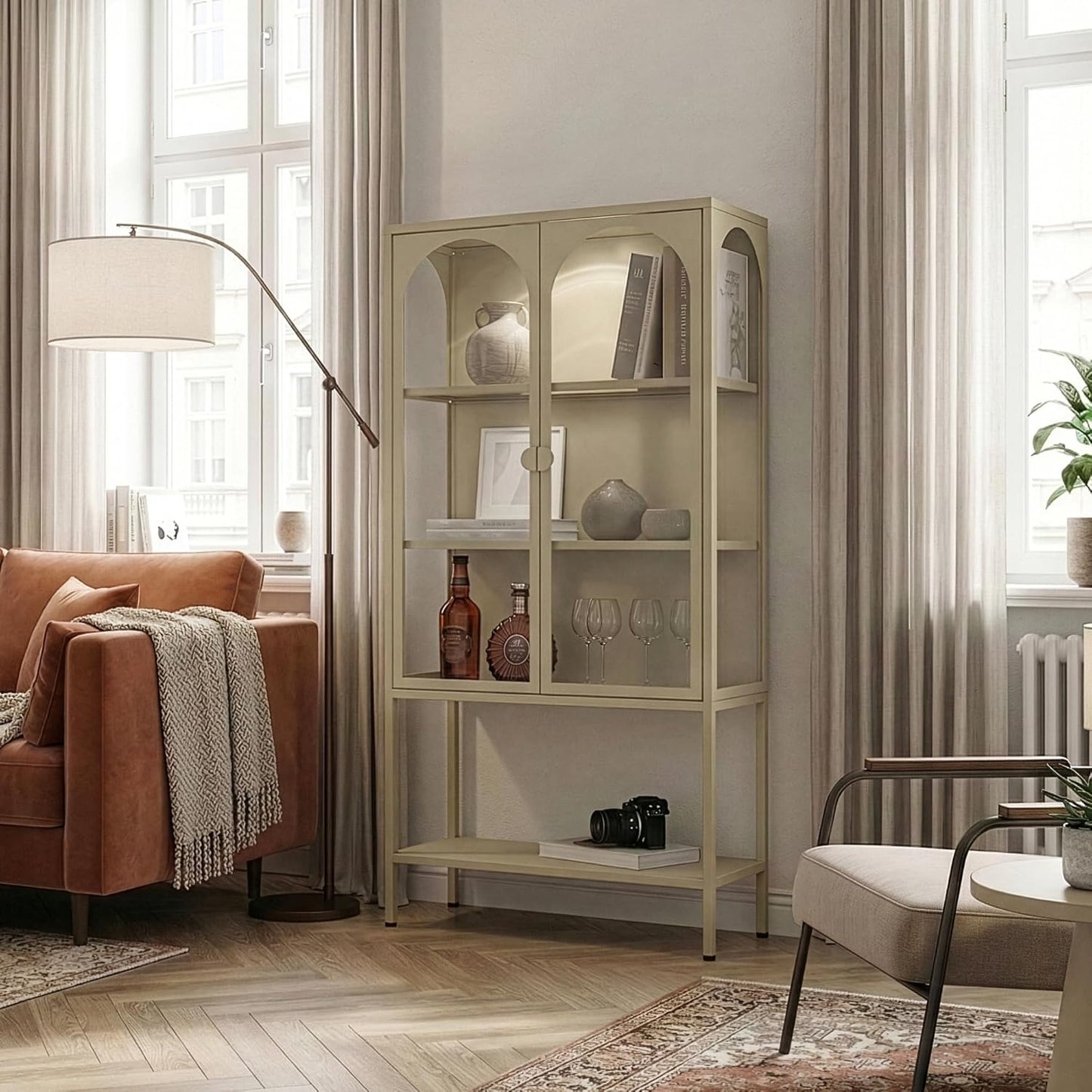 Armoire vitrine en acier avec deux portes ¨¤ fermeture magnetique et compartiments de rangement